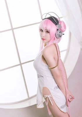 美女露出让男生揉图片