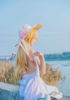 戴着面具跳舞