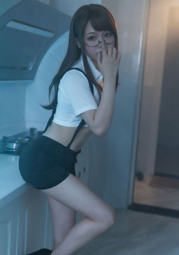 古言香艳h文两男吃奶