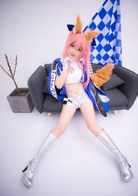 光影下的少女